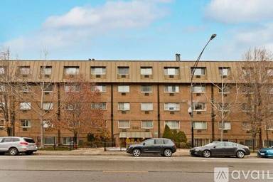 Main picture of 900 W Fullerton Ave