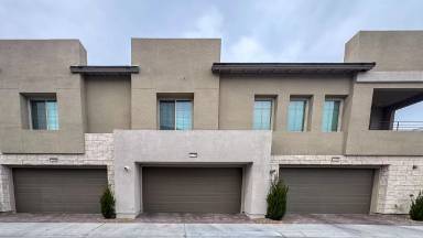 Main picture of 600 N Carriage Hl Dr
