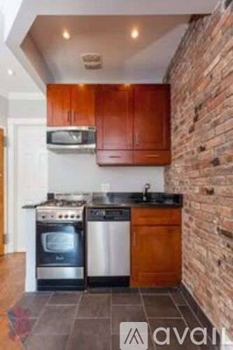 Main picture of 213 E 26th St