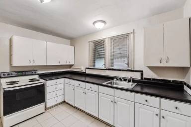 Main picture of 1461 Kingsland Ave