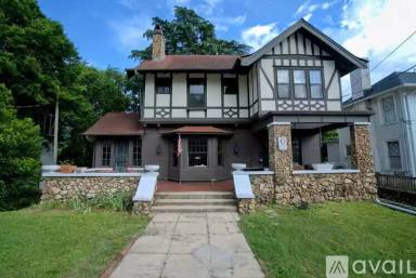 Main picture of 1711 13th Ave S