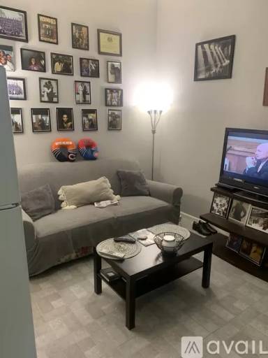 Main picture of 2820 W Diversey Ave