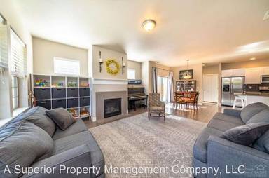 Main picture of 20527 Avro Pl