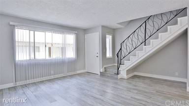 Main picture of 210 W 5th St