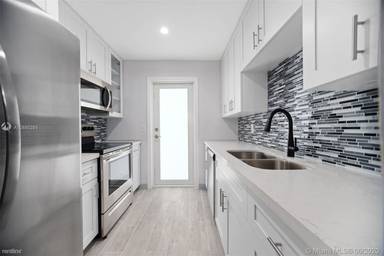 Main picture of 2500 NE 9th St