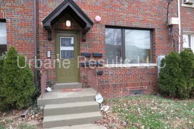 Main picture of 708 Irving St NE