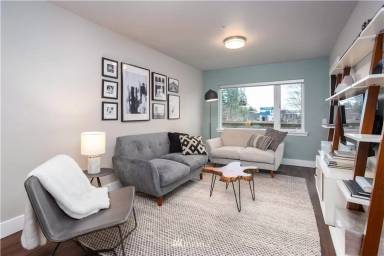 Main picture of 1882 Front St