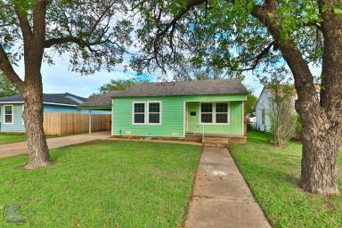Main picture of 2065 Sayles Blvd