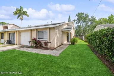 Main picture of 2418 Delys St