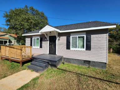 Main picture of 1818 Green St