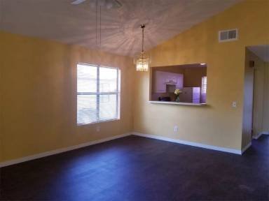 Main picture of 586 Conure St