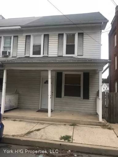 Main picture of 22 E Main St