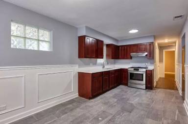 Main picture of 7835 S Essex Ave