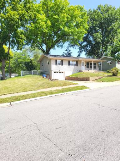 Main picture of 1324 Hillside Dr