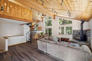 Main picture of 10694 Laurelwood Dr