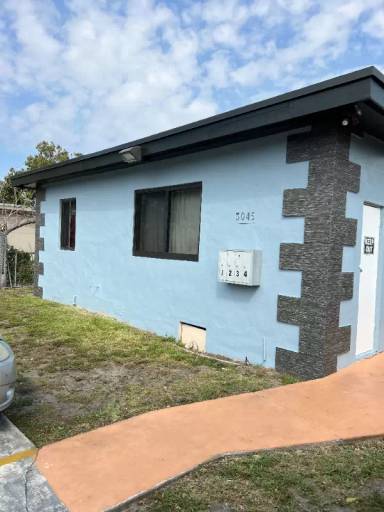 Main picture of 3045 SW 1st St