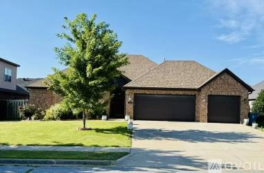 Main picture of 2503 SW Tupelo Ave
