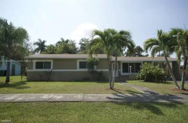 Main picture of 9440 SW 181st St