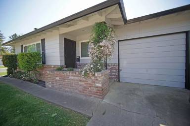 Main picture of 20 Manley Ct
