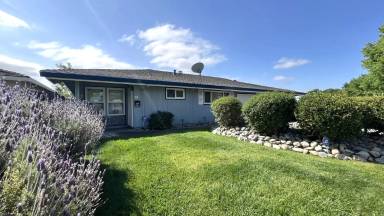 Main picture of 44 Sunlit Cir