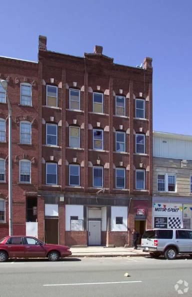 Main picture of 681 High St