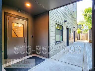 Main picture of 3334 SE Belmont St