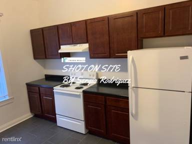 Main picture of 3919-35 N Pine Grove Ave