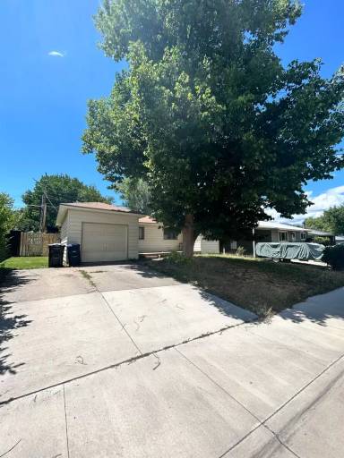 Main picture of 2409 Thomas Ave