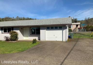 Main picture of 3264 NE Hughes St