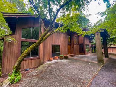 Main picture of 12957 NE 39th St