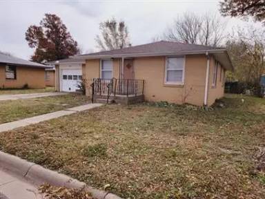 Main picture of 215 E 1st St