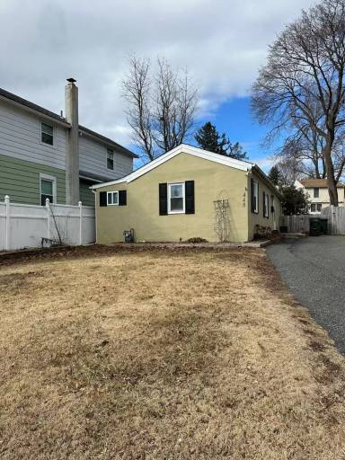 Main picture of 448 Vernon St