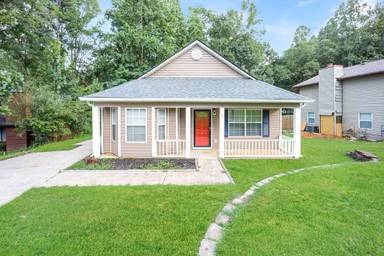 Main picture of 11 Laurel Dr