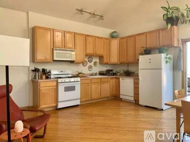 Main picture of 1448 W Chicago Ave