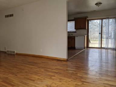 Main picture of 10610 Oakland Ave