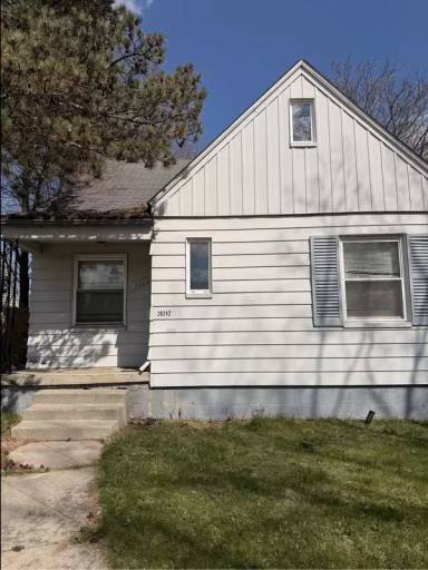 Main picture of 20242 Hickory St