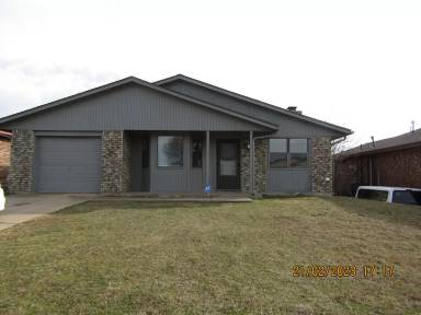 Main picture of 2701 NE Euclid Ave