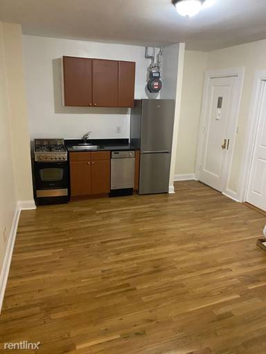 Main picture of 207 W 11th St