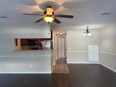 Main picture of 107 Winthrope Ln