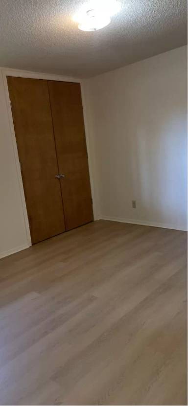 Main picture of 401 Shadow Oaks Dr