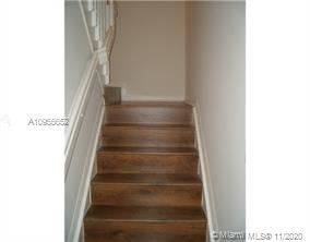 Main picture of 10586 SW 6th St