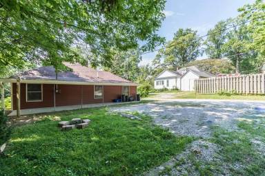 Main picture of 311 E 11th St