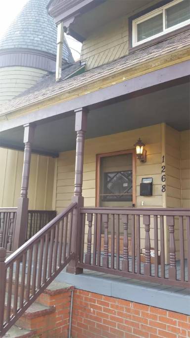 Main picture of 1298 W 110th St