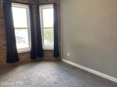 Main picture of 68251 S Main St