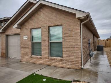Main picture of 2121 N Jayton Ave