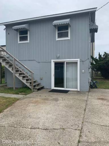 Main picture of 303 W Lake Dr