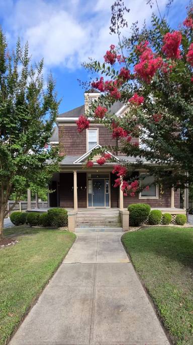 Main picture of 713 Camden Ave
