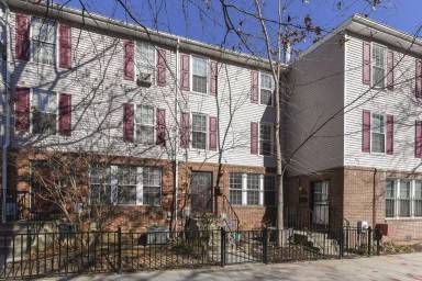 Main picture of 1105 Harvard St NW