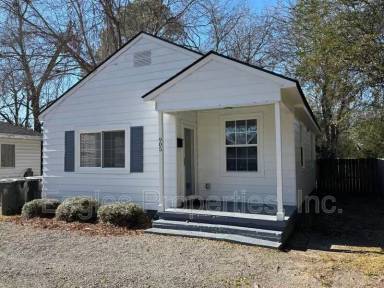 Main picture of 905 N Pineview Ave