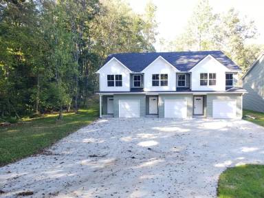 Main picture of 955 Center Rd
